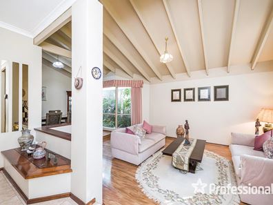 4 Fitzgerald Court, Kingsley WA 6026