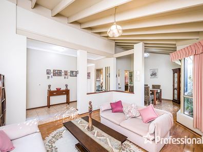 4 Fitzgerald Court, Kingsley WA 6026