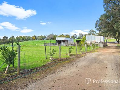 100 Russell Road, Burekup WA 6227