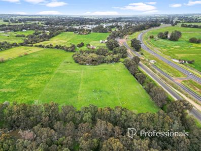 100 Russell Road, Burekup WA 6227