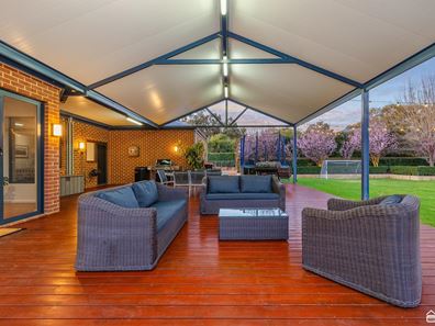 11 Cartland Court, Bedfordale WA 6112