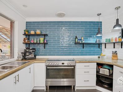 8 Ind Street, Lesmurdie WA 6076