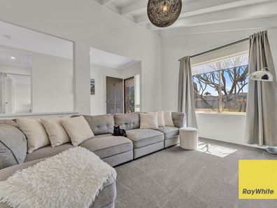 8 Parkway Road, Thornlie WA 6108