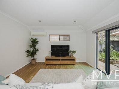 102A Kitchener Road, Alfred Cove WA 6154