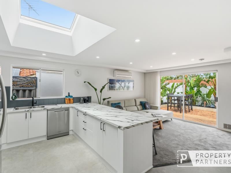 2/118 Deanmore Road, Scarborough