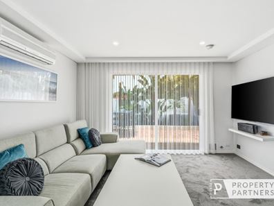 2/118 Deanmore Road, Scarborough WA 6019