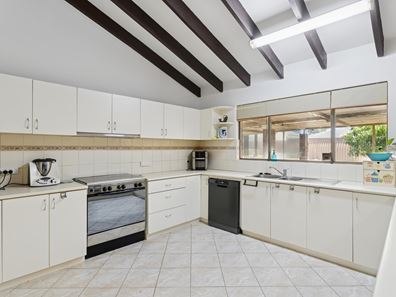 7 Adenmore Way, Kingsley WA 6026