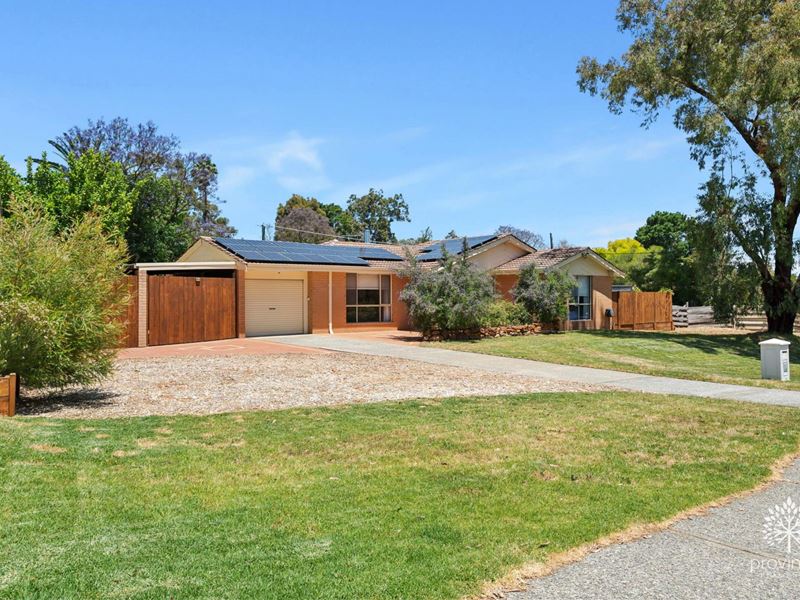 18 Hunter Drive, Lesmurdie WA 6076