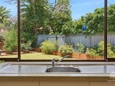 18 Hunter Drive, Lesmurdie WA 6076