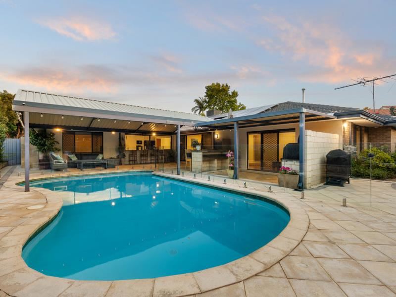 4 Cain Place, Leeming WA 6149