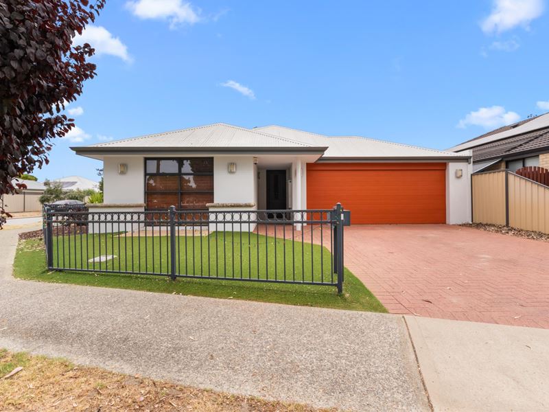 8 Deanmore Bend, Hammond Park WA 6164
