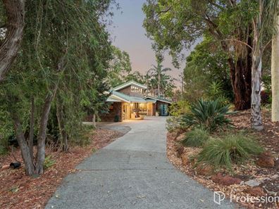 21 Brigalow Way, Lesmurdie WA 6076