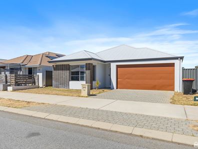 32 Nesbit Drive, Haynes WA 6112