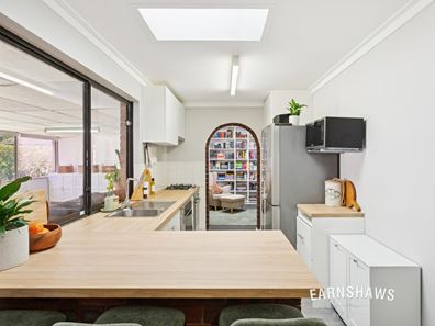 9 Cedar Way, Forrestfield WA 6058