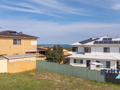 11 Toulon Grove, Coogee WA 6166