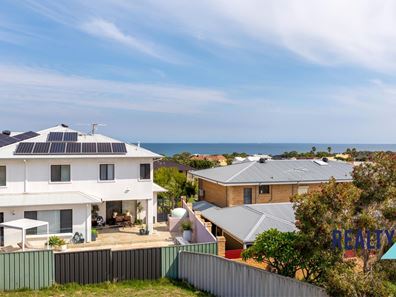 11 Toulon Grove, Coogee WA 6166
