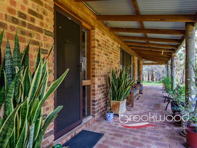 570 Illarra Close, Stoneville WA 6081