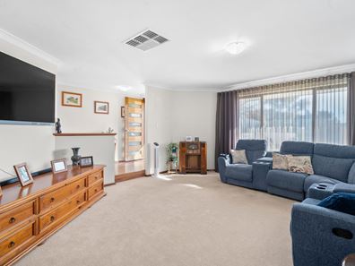8 Bangalay Court, Halls Head WA 6210