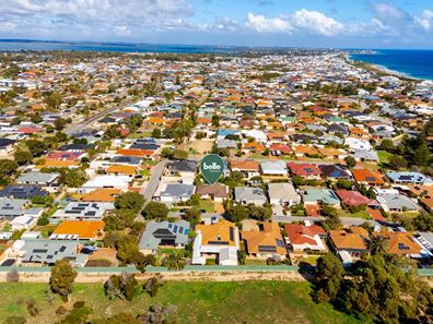 23 Paradise Circuit, Halls Head WA 6210