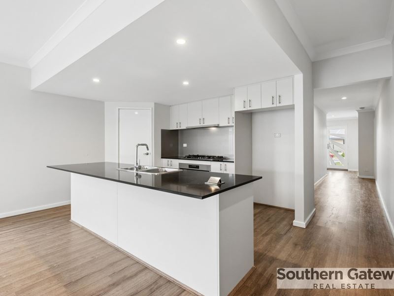 4 St Pierre Turn, Piara Waters WA 6112