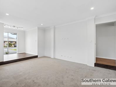 4 St Pierre Turn, Piara Waters WA 6112
