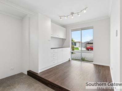 4 St Pierre Turn, Piara Waters WA 6112