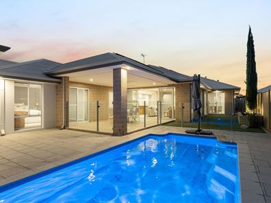 8 Jayes Road, Piara Waters WA 6112