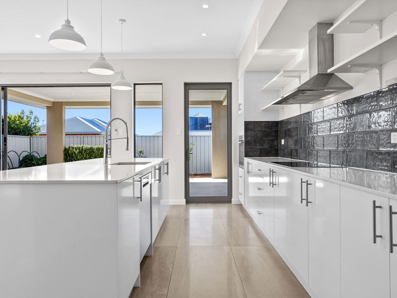 7 Pinnacle Road, Coogee WA 6166