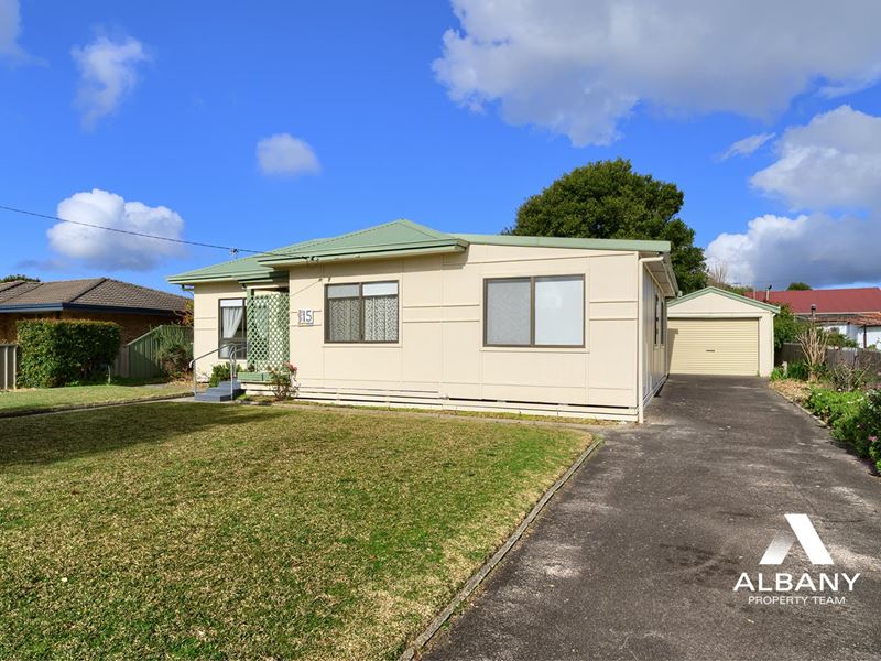 15 Katoomba Street, Orana WA 6330