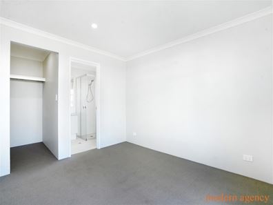 6 MAGNOLIA WAY, Lakelands WA 6180