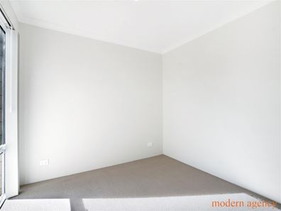 6 MAGNOLIA WAY, Lakelands WA 6180