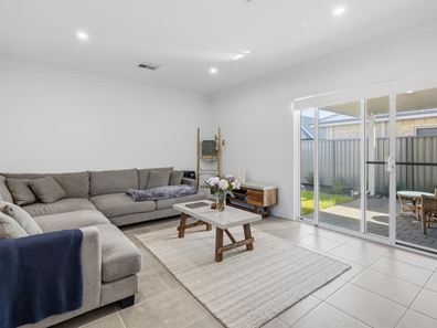 6 Yeeda Way, South Yunderup WA 6208