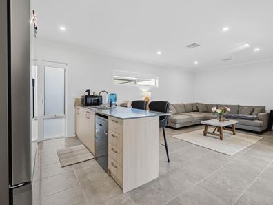 6 Yeeda Way, South Yunderup WA 6208
