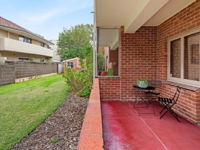 2/158 Broadway, Crawley
