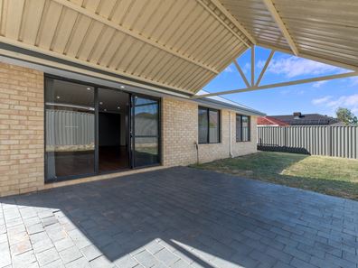 23 Hillhouse Way, Piara Waters WA 6112