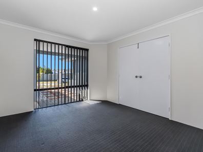23 Hillhouse Way, Piara Waters WA 6112