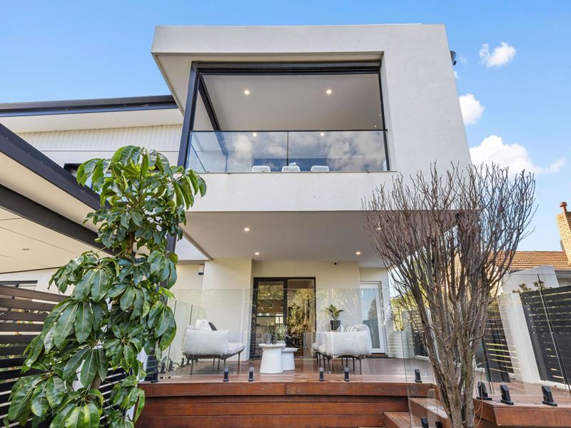 11 Bartlett Crescent, Karrinyup WA 6018