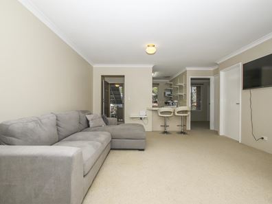 36/2 Pinewood Avenue, Kardinya WA 6163