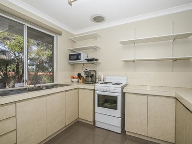 36/2 Pinewood Avenue, Kardinya WA 6163