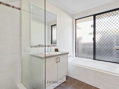 Room/4  23 Karon Vista, Halls Head WA 6210