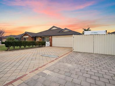 82 Houghton Drive, Carramar WA 6031