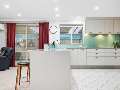 82 Houghton Drive, Carramar WA 6031