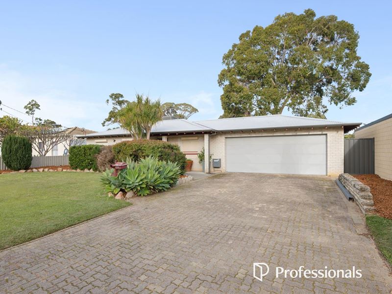 33 Akebia Way, Forrestfield WA 6058