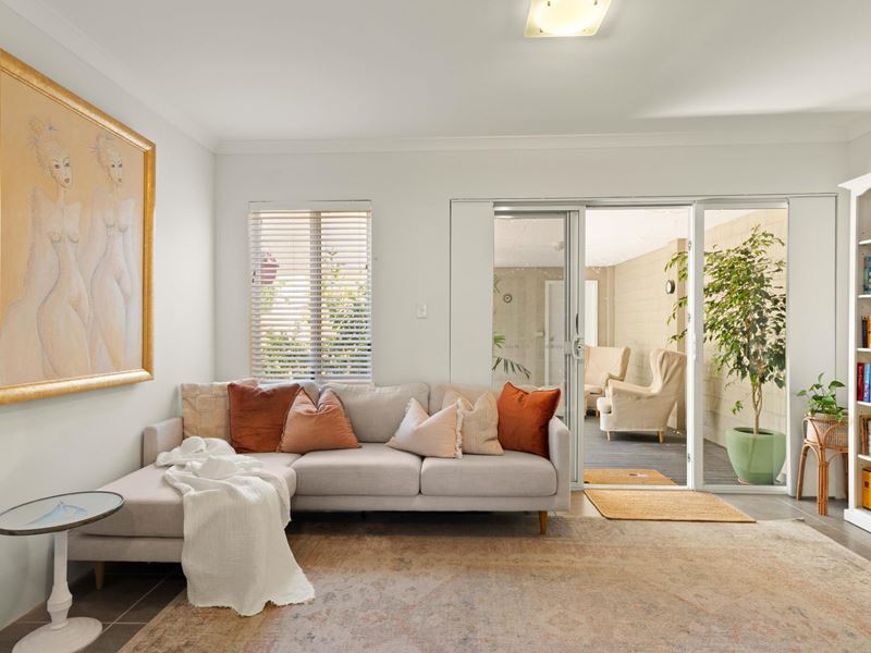 8 Torquay Pass, Mindarie