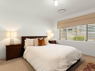 8 Torquay Pass, Mindarie WA 6030