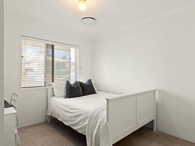 8 Torquay Pass, Mindarie WA 6030