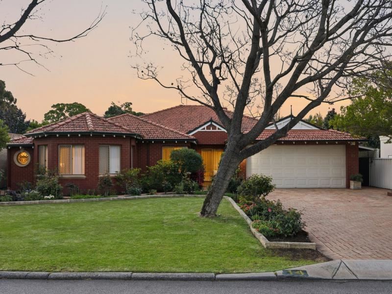 14 Macrae Road, Applecross WA 6153
