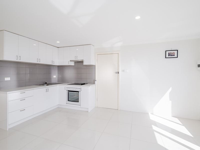 2/27 Robin Avenue, Sorrento WA 6020