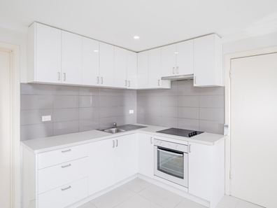 2/27 Robin Avenue, Sorrento WA 6020