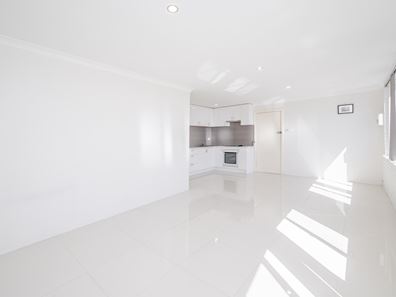 2/27 Robin Avenue, Sorrento WA 6020